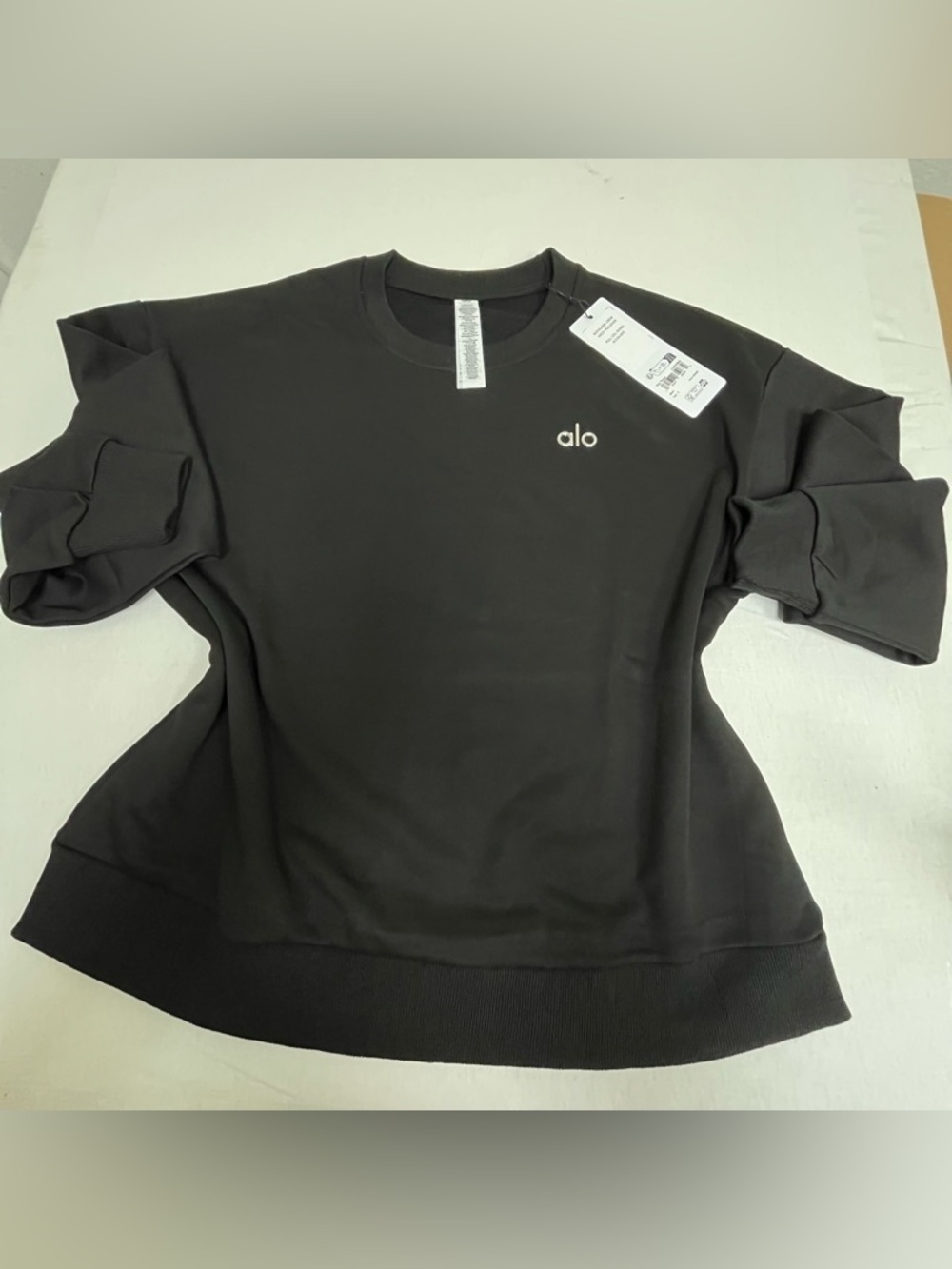 ALO Yoga Accolade Black Crewneck Sweatshirt - Picture 3 of 9